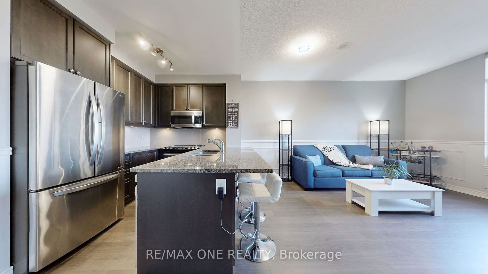 9245 JANE St, unit 915 for rent