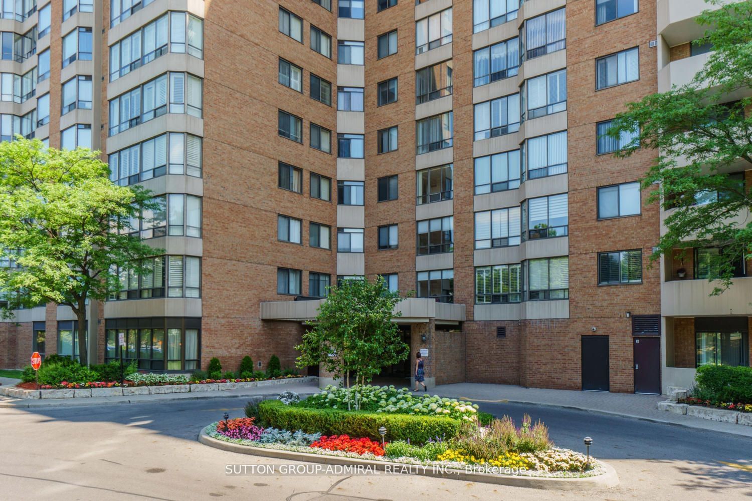 7601 Bathurst St, unit 702 for sale