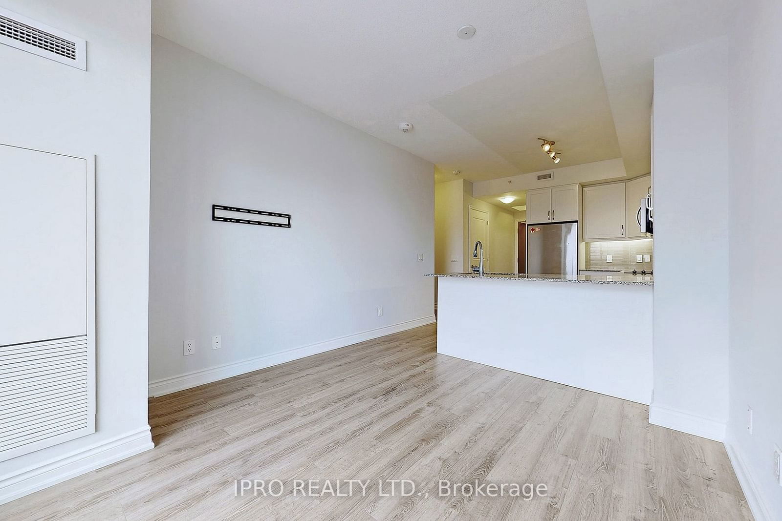 9618 Yonge St, unit 1103 for rent - image #10