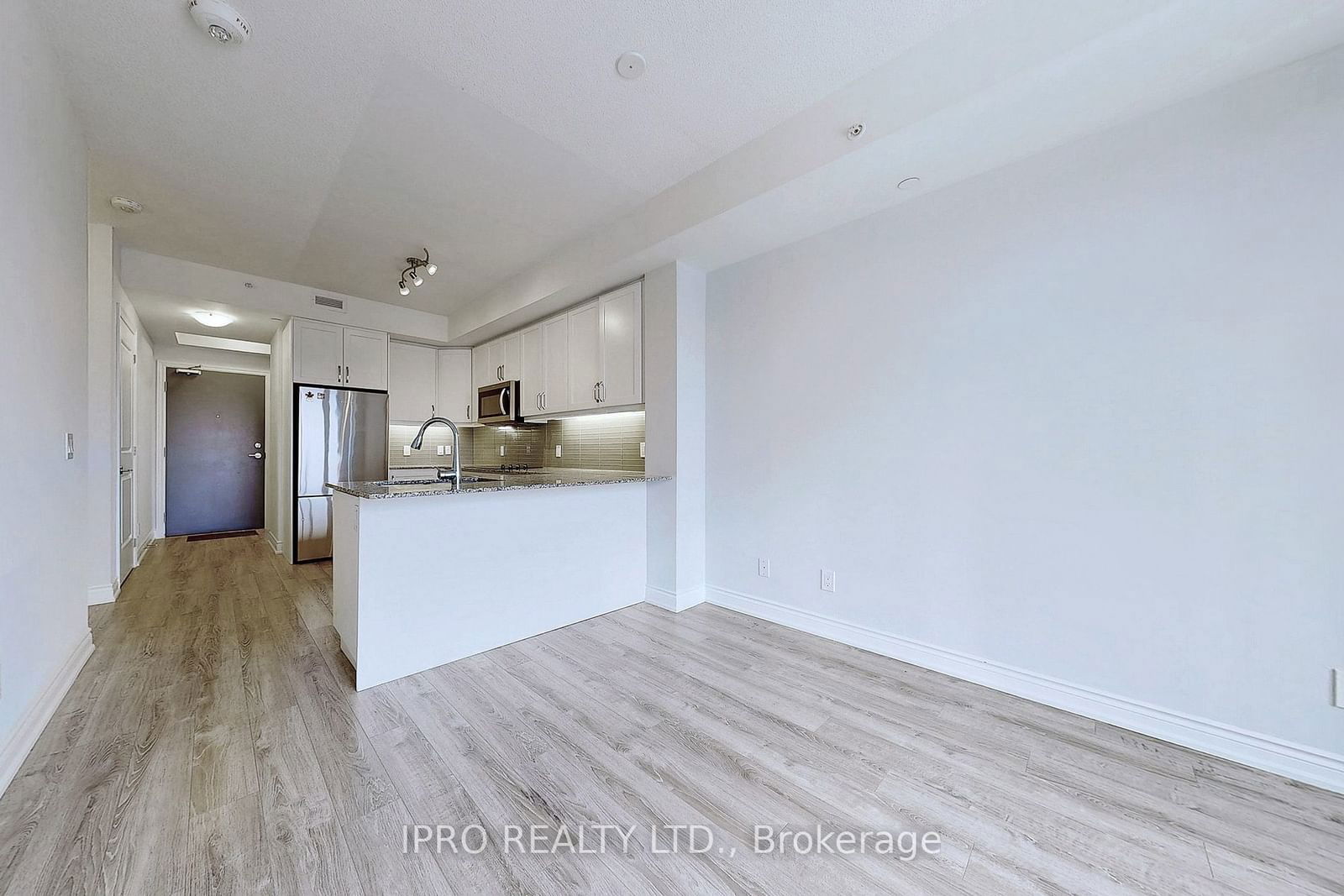 9618 Yonge St, unit 1103 for rent - image #12