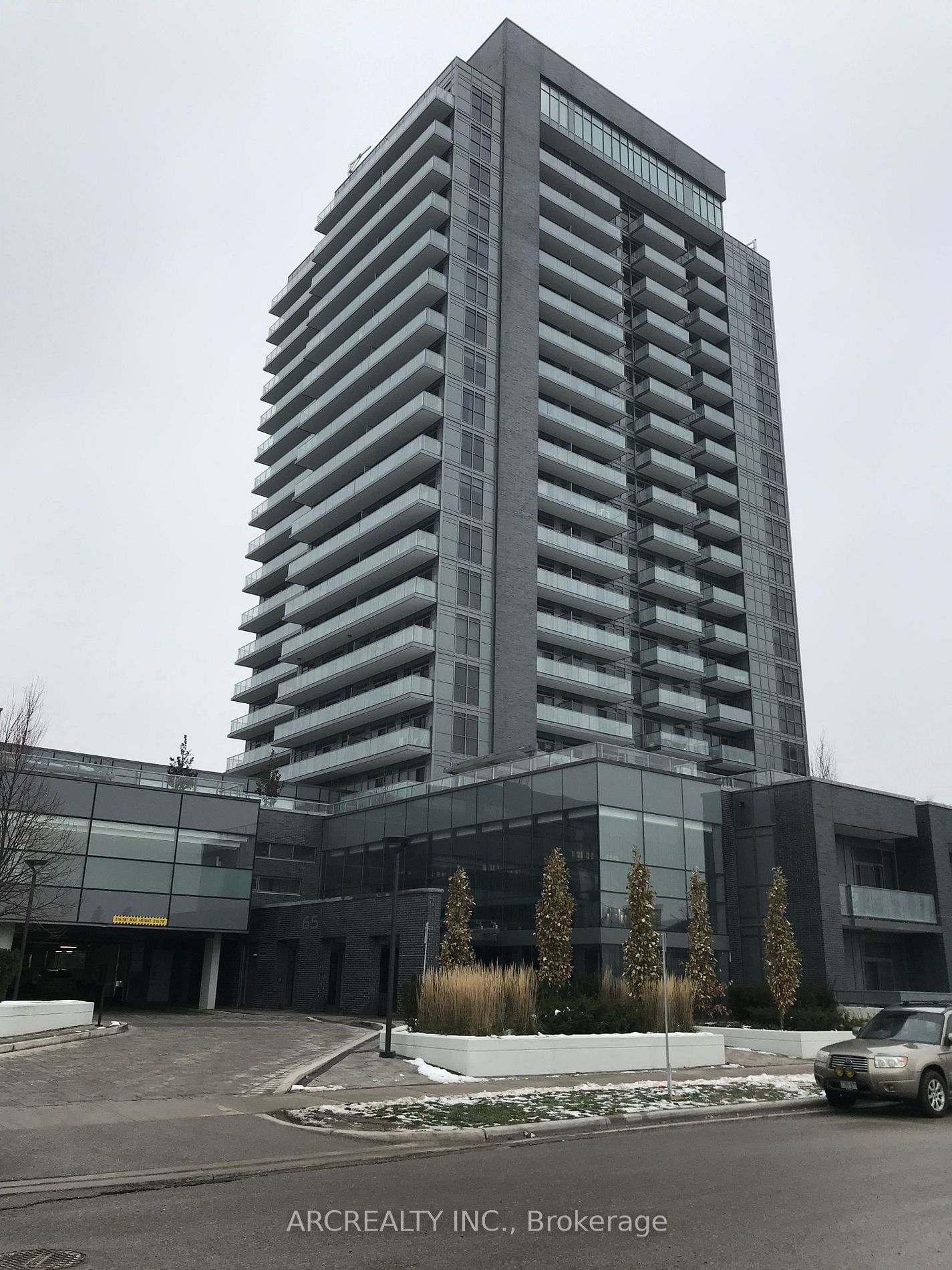 65 Oneida Cres, unit 1701 for rent