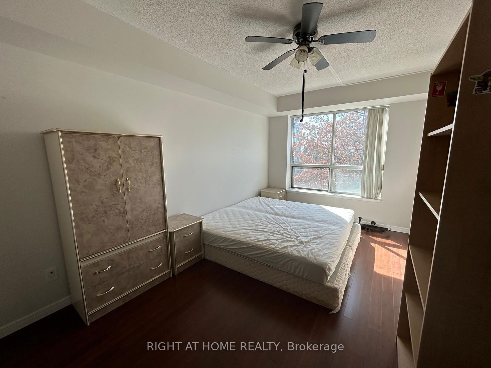 3 Ellesmere St, unit 215 for rent - image #7