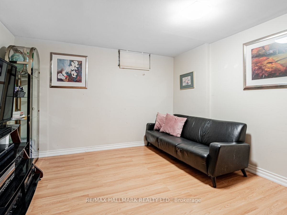 1660 John St, unit 4 for sale - image #25