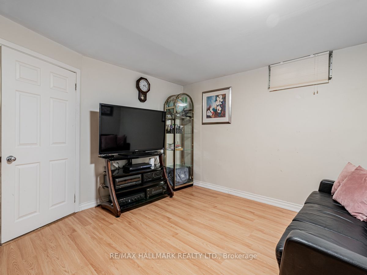 1660 John St, unit 4 for sale - image #26