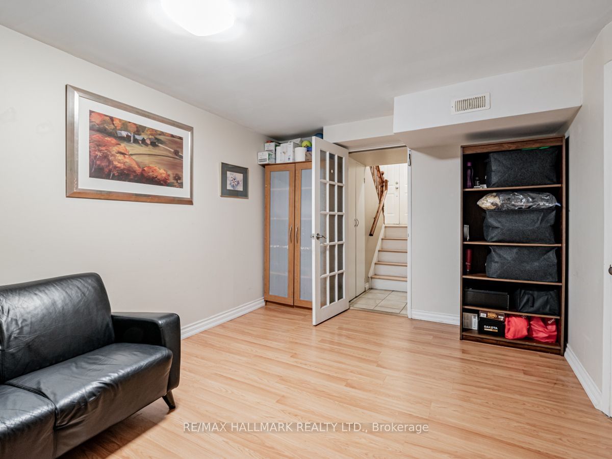 1660 John St, unit 4 for sale - image #27