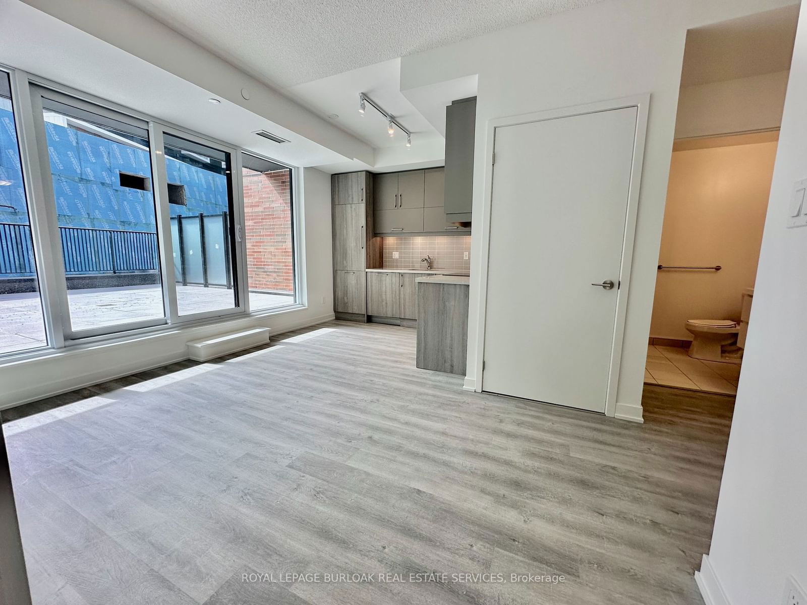 38 Simcoe Prom, unit C307 for rent - image #4