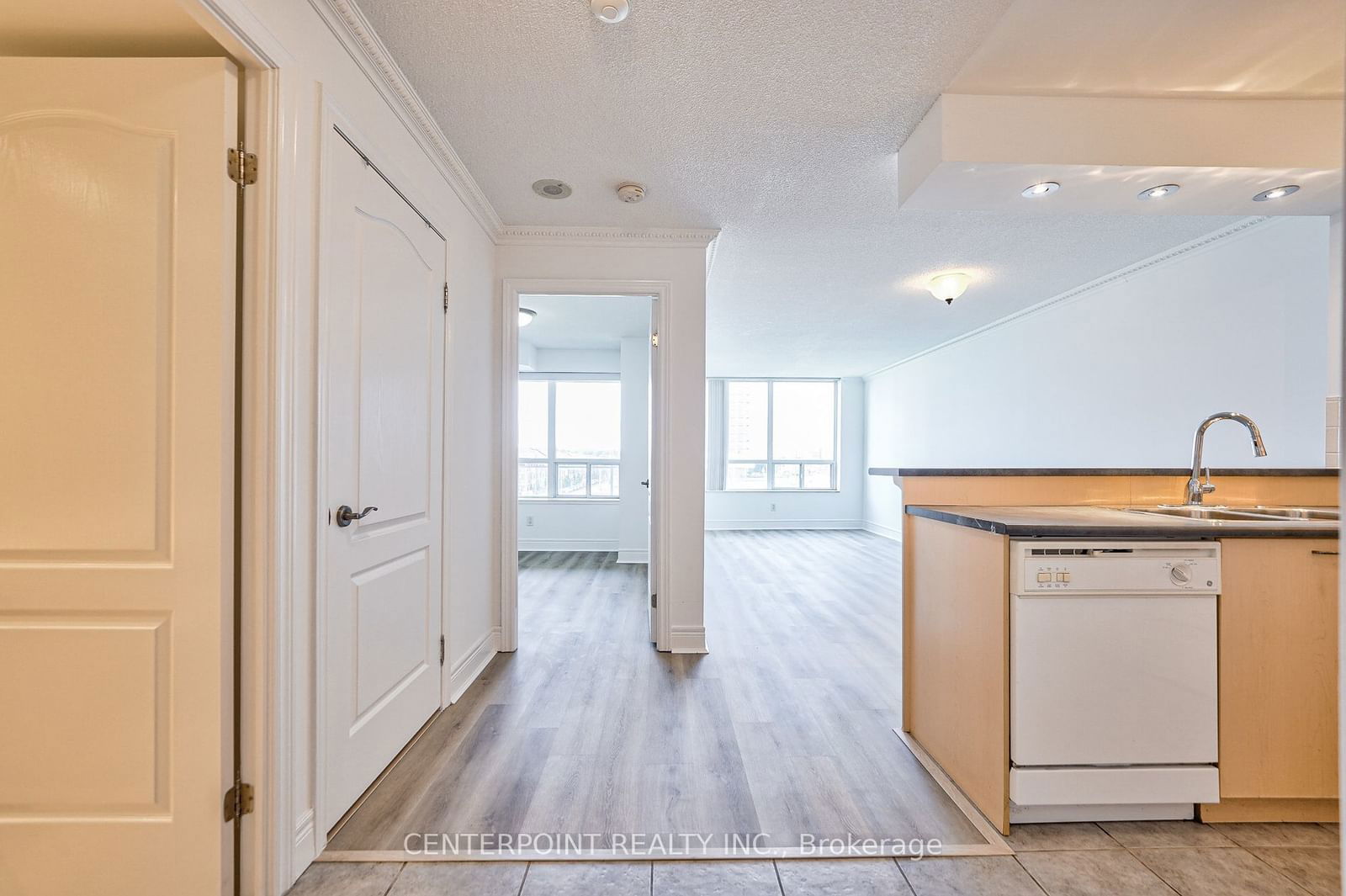 48 Suncrest Blvd, unit 507 for sale - image #5