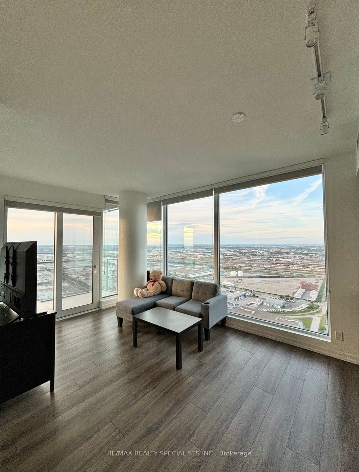 7890 Jane St, unit 5609 for sale - image #6