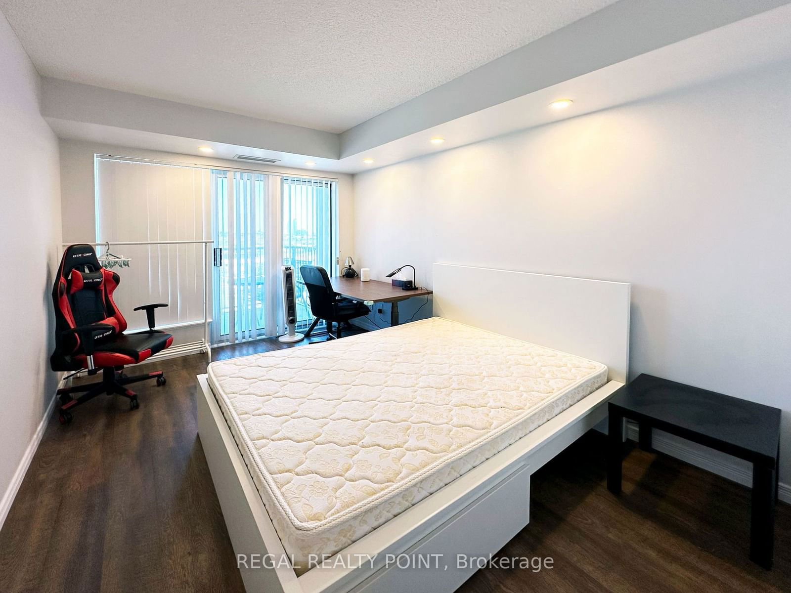 185 Oneida Cres, unit 1003 for rent