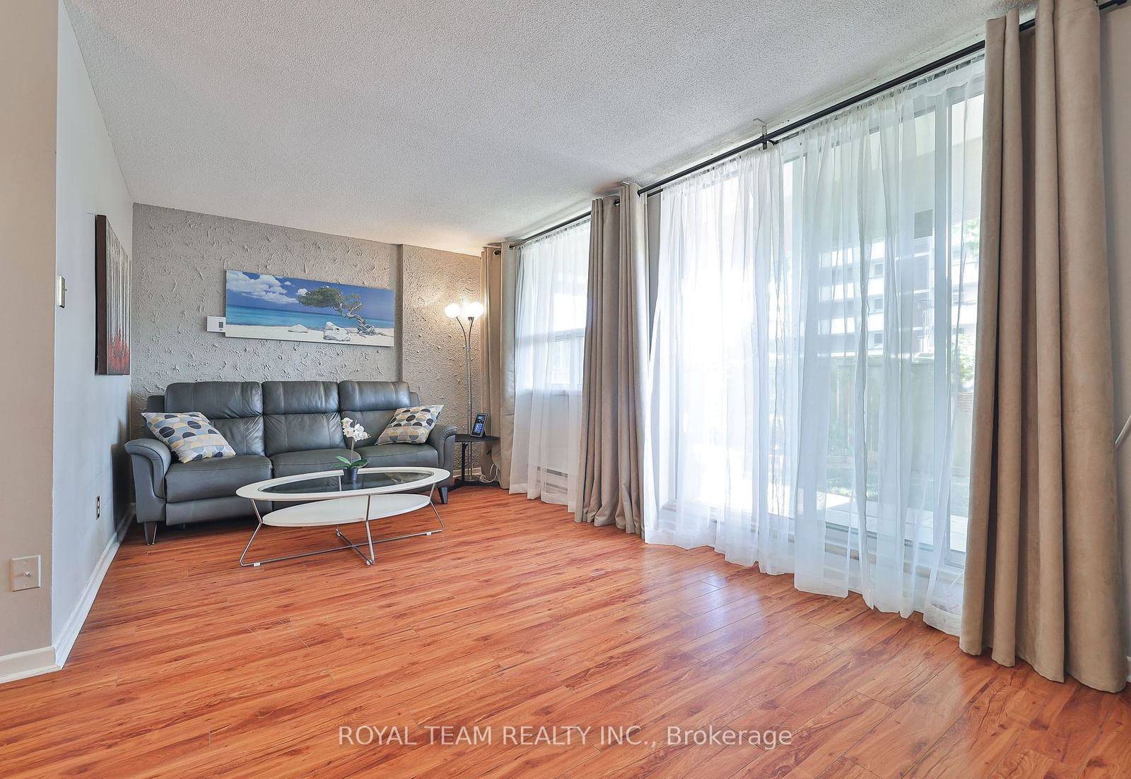 1 Royal Orchard Blvd, unit 104 for sale