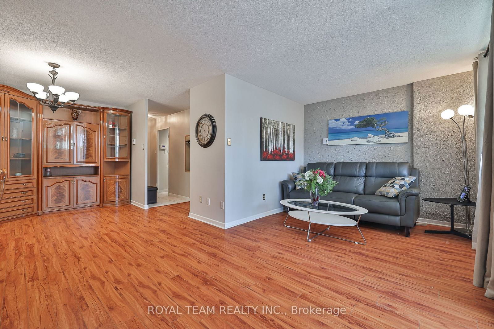 1 Royal Orchard Blvd, unit 104 for sale