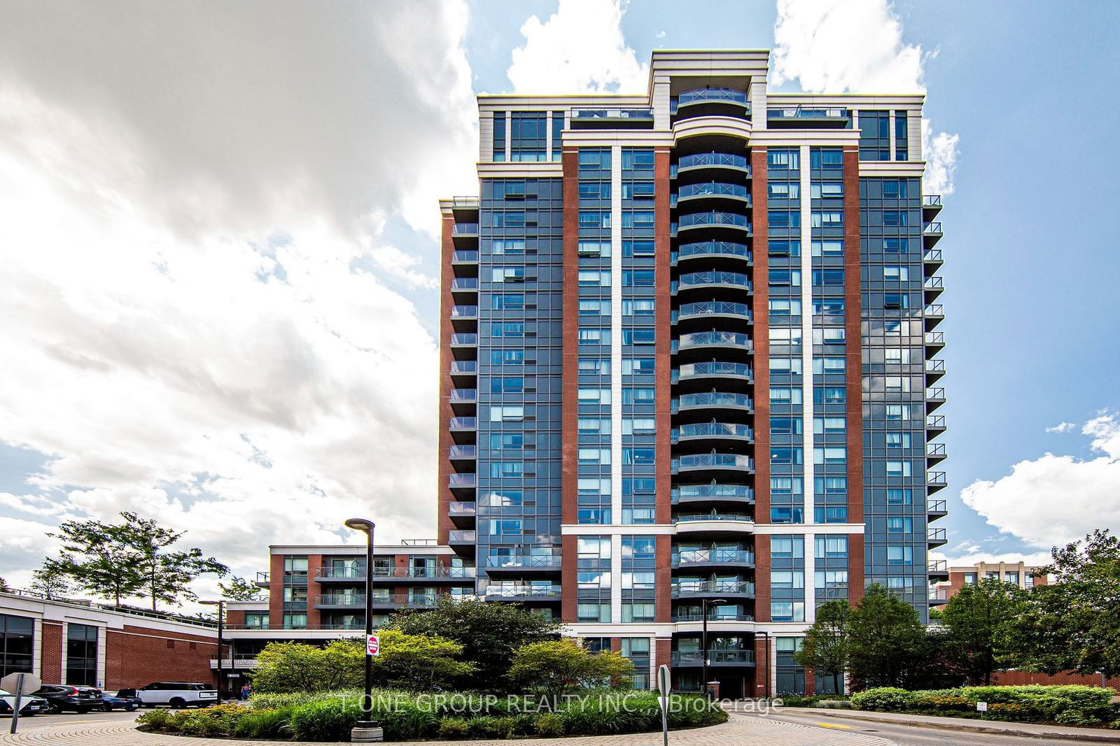 1 Uptown Dr, unit 906 for sale