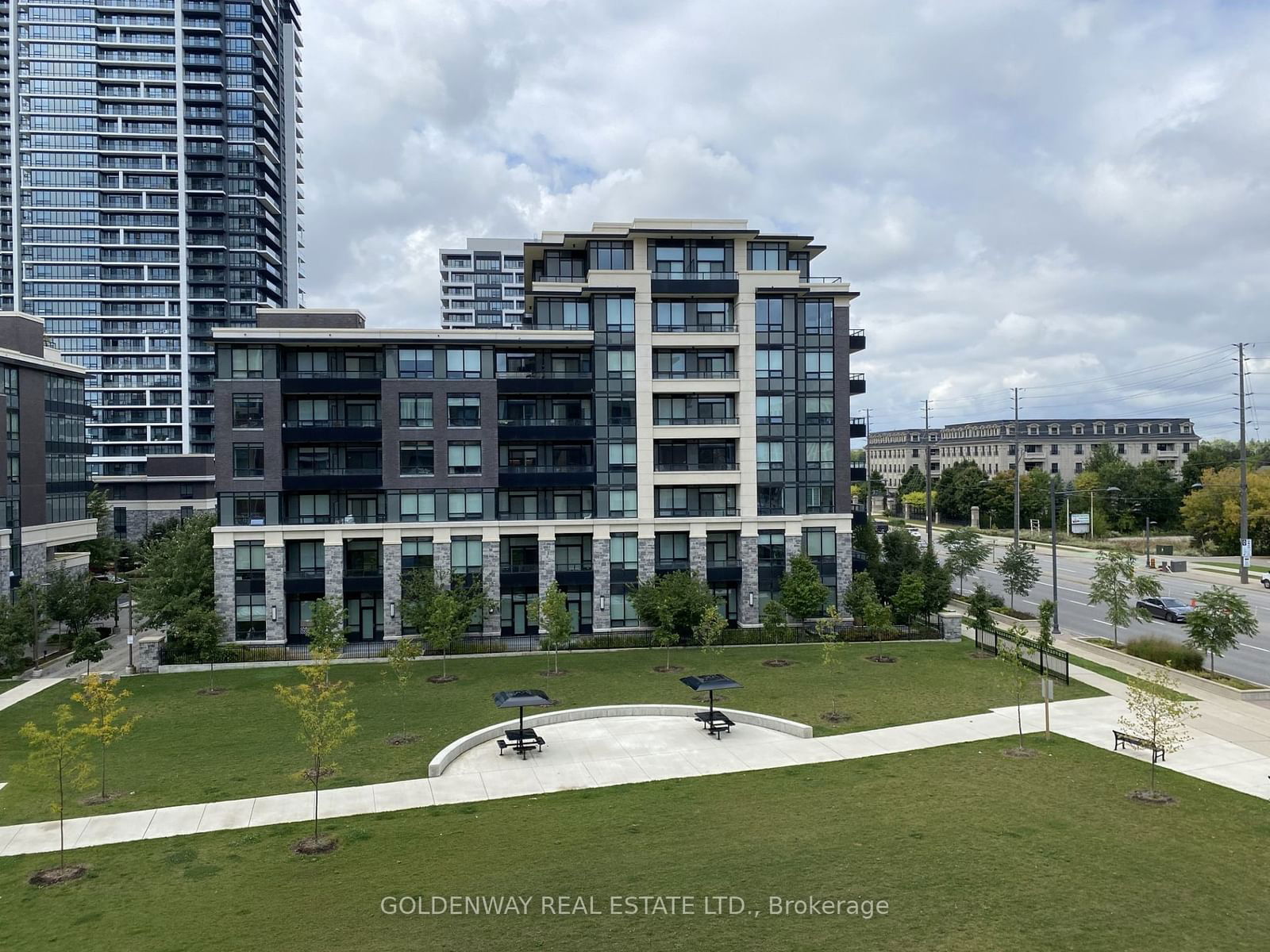 28 Uptown Dr, unit 507 for sale