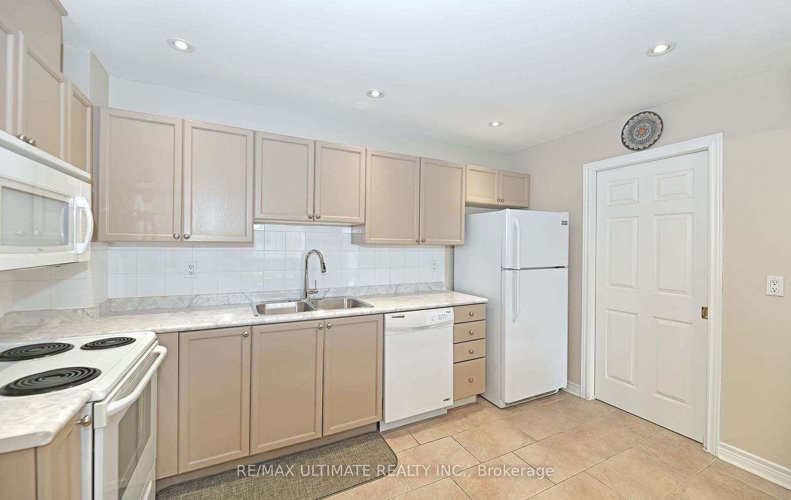 121 Woodbridge Ave, unit 319 for sale