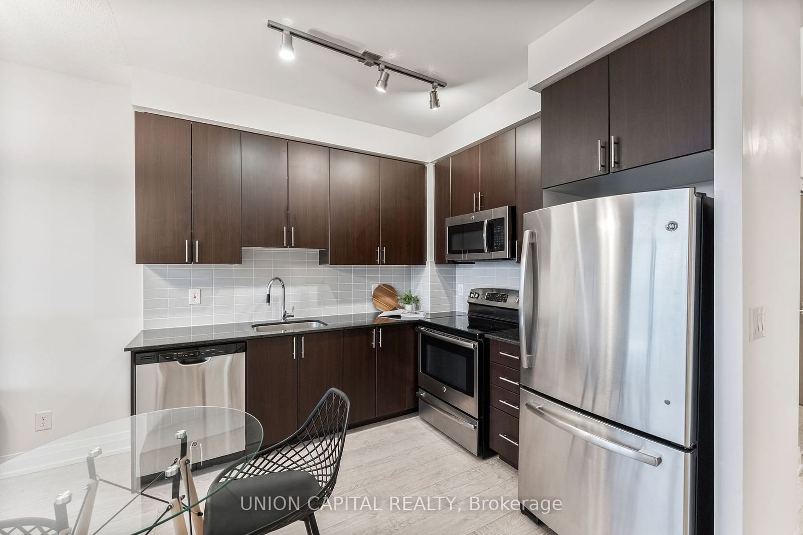 7167 Yonge St, unit 822 for sale