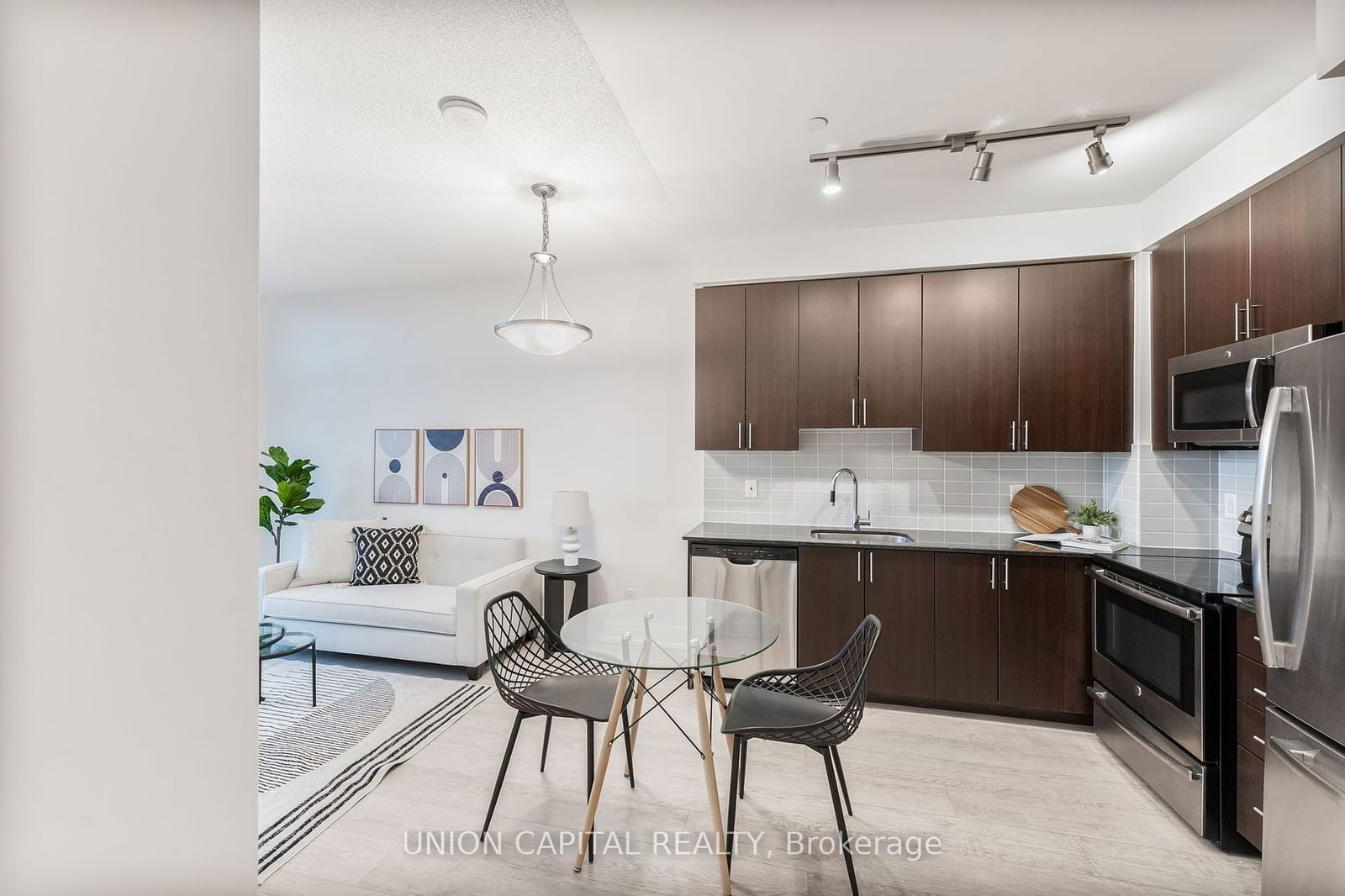 7167 Yonge St, unit 822 for sale