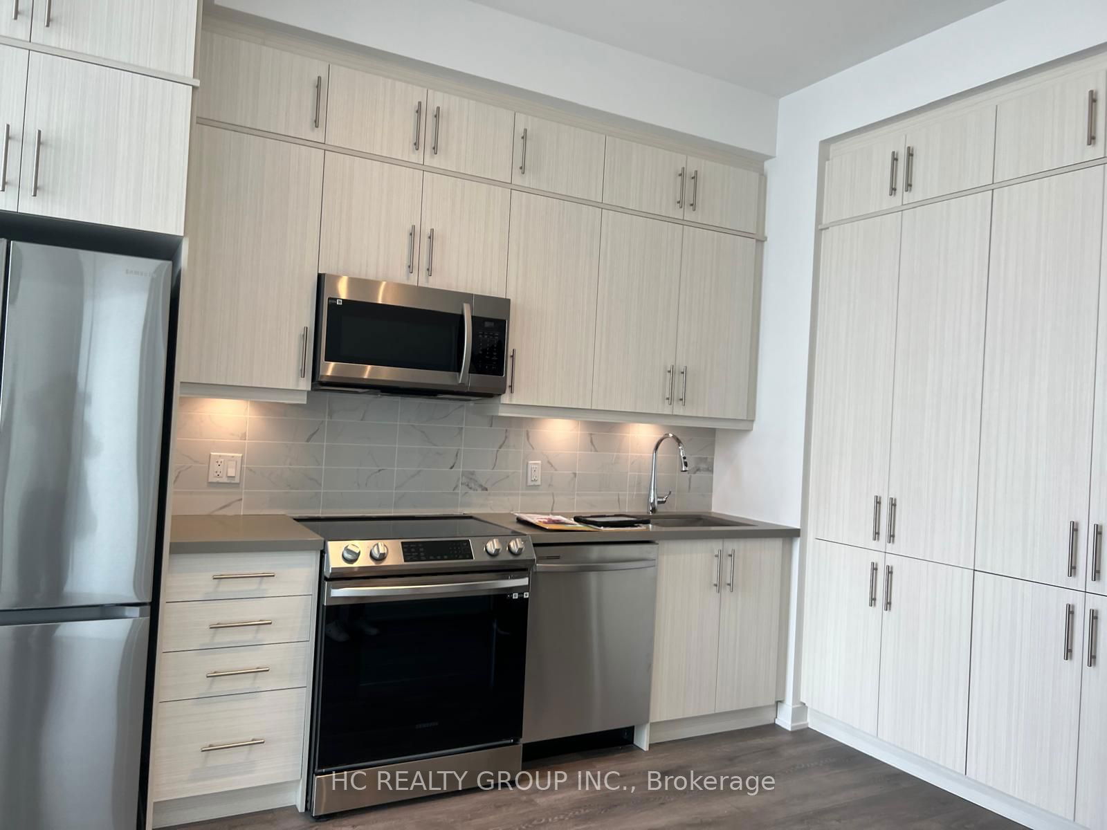 95 Oneida Cres, unit Ph08 for rent