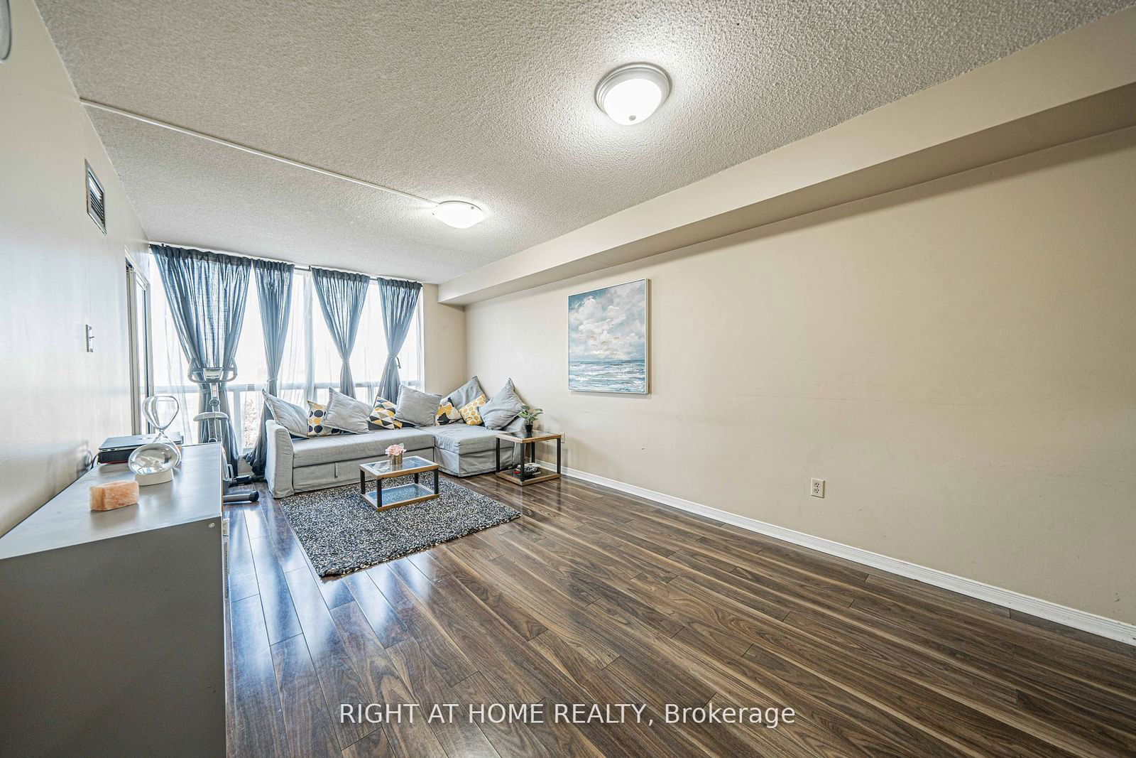 309 Major Mackenzie Dr E, unit 806 for rent