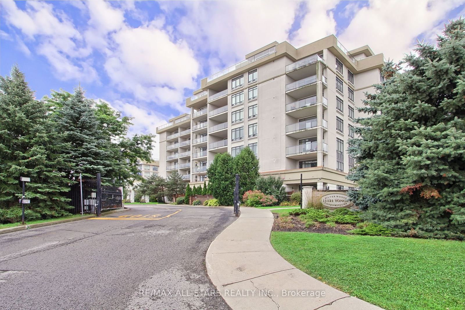 Silverwoods Condominium, Richmond Hill, Toronto