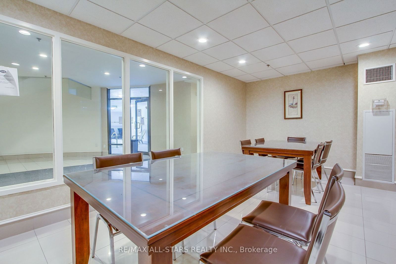 11121 Yonge St, unit 213 for sale