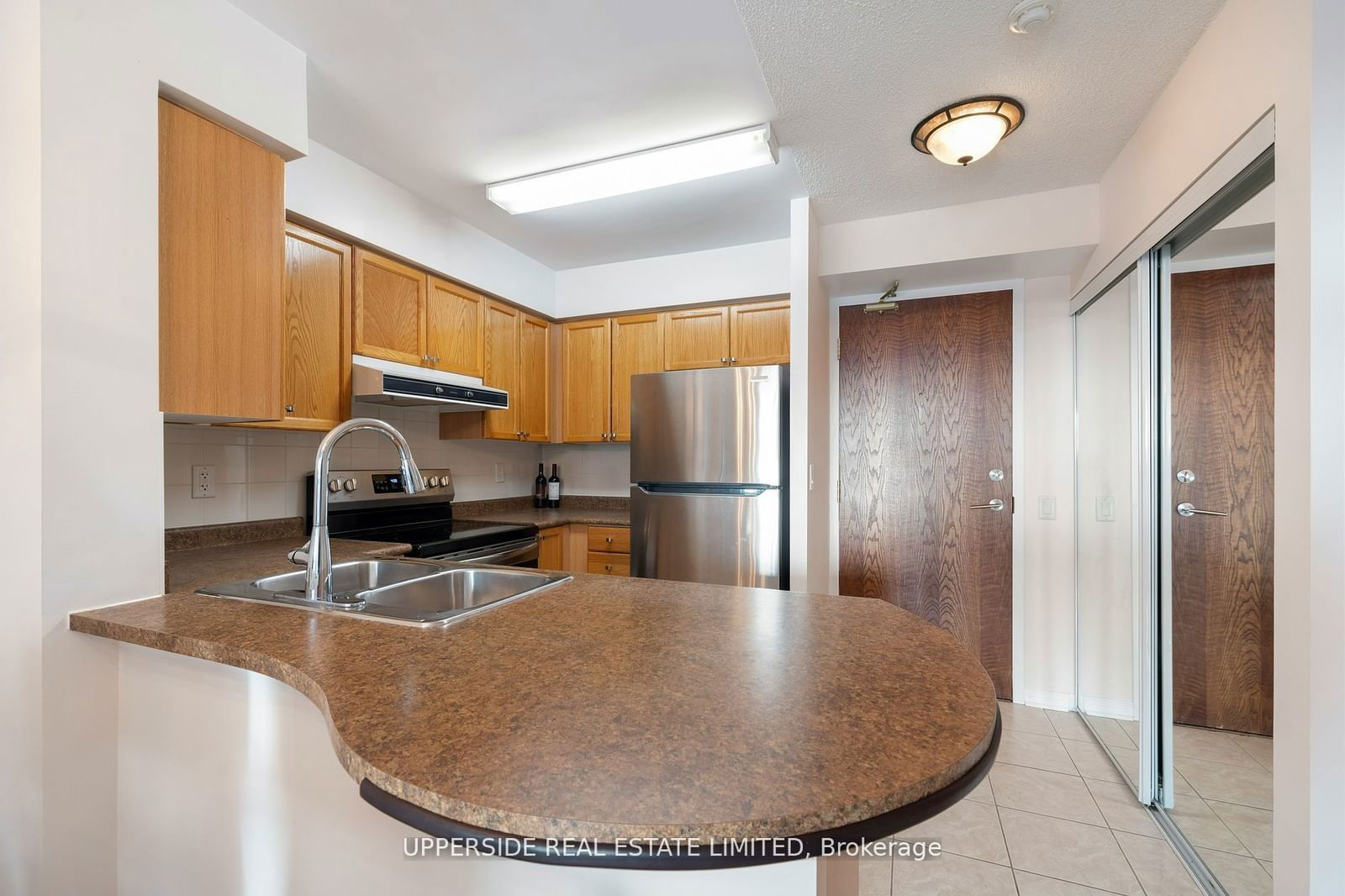 11 Oneida Cres, unit 402 for rent