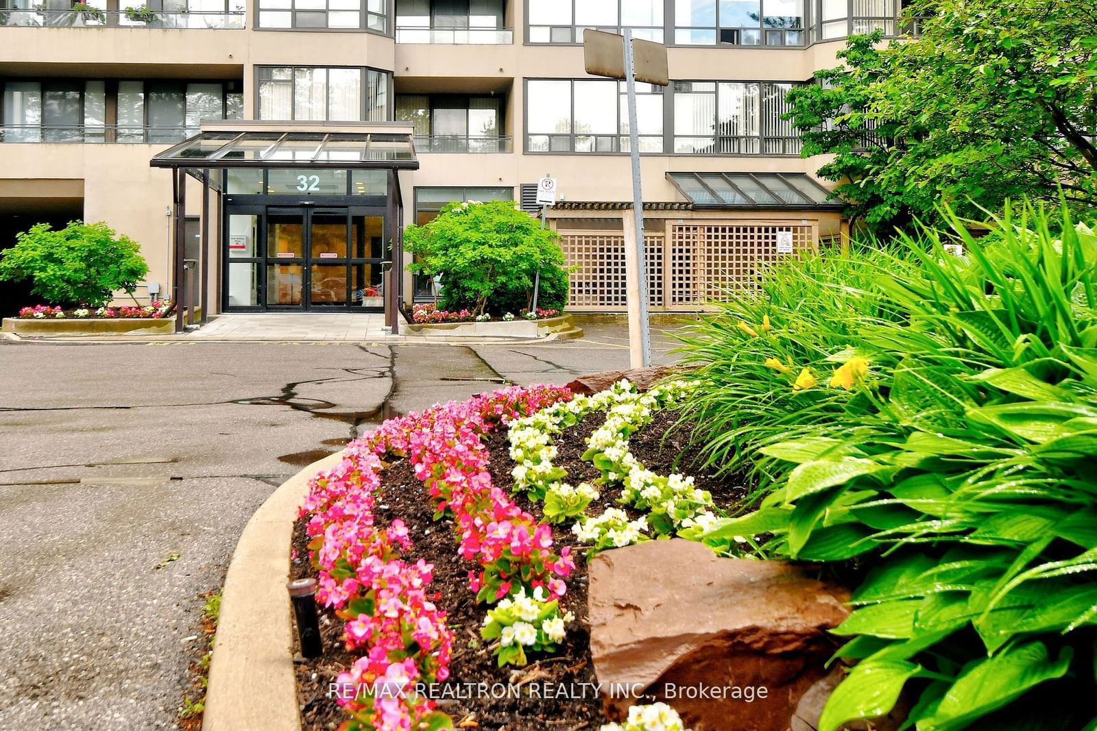 The Gibraltar II Condos, Richmond Hill, Toronto