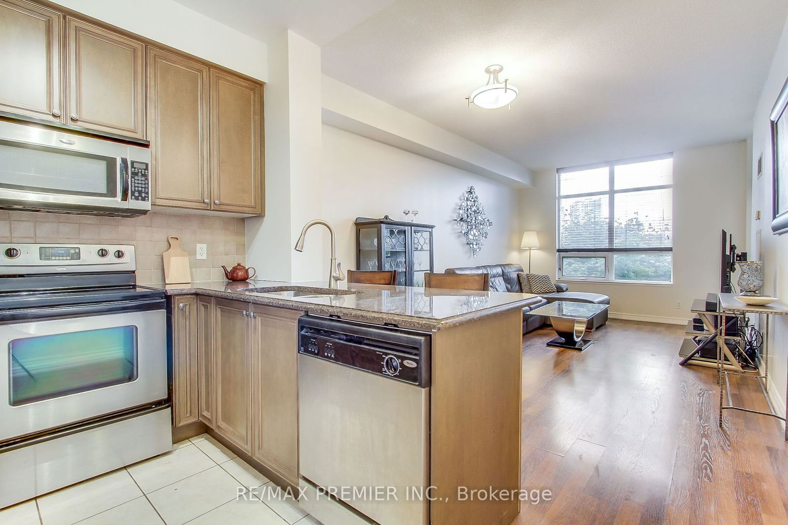 9225 Jane St, unit 303 for sale