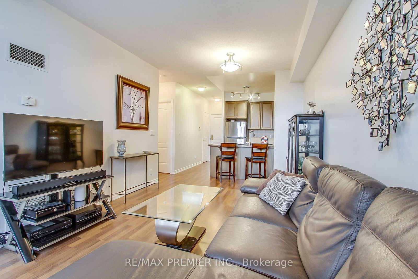 9225 Jane St, unit 303 for sale