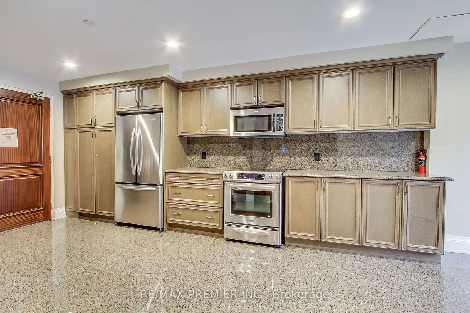 9225 Jane St, unit 303 for sale