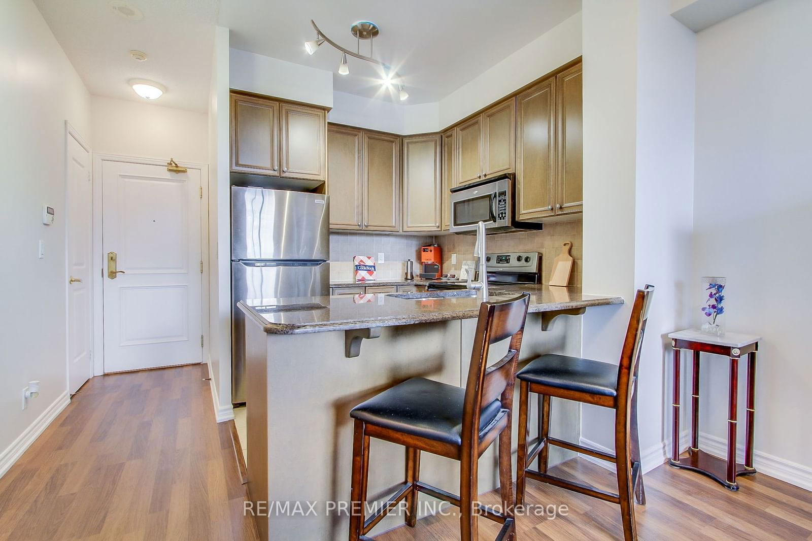 9225 Jane St, unit 303 for sale