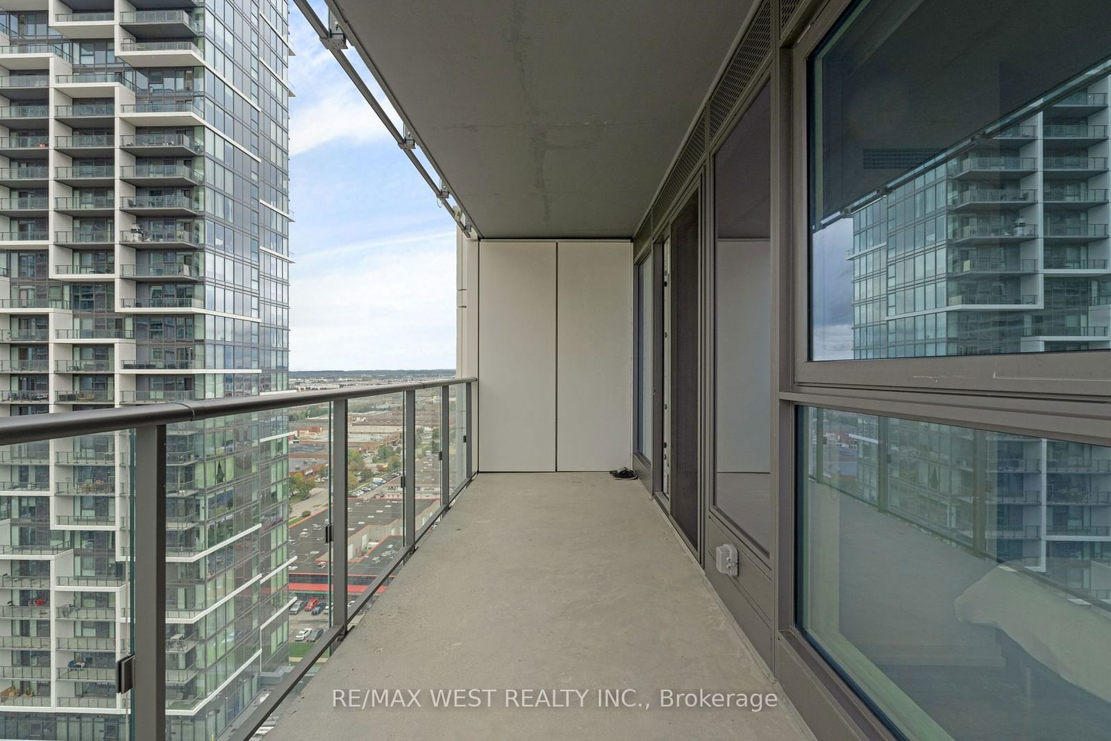 7890 Jane St, unit 2203 for rent