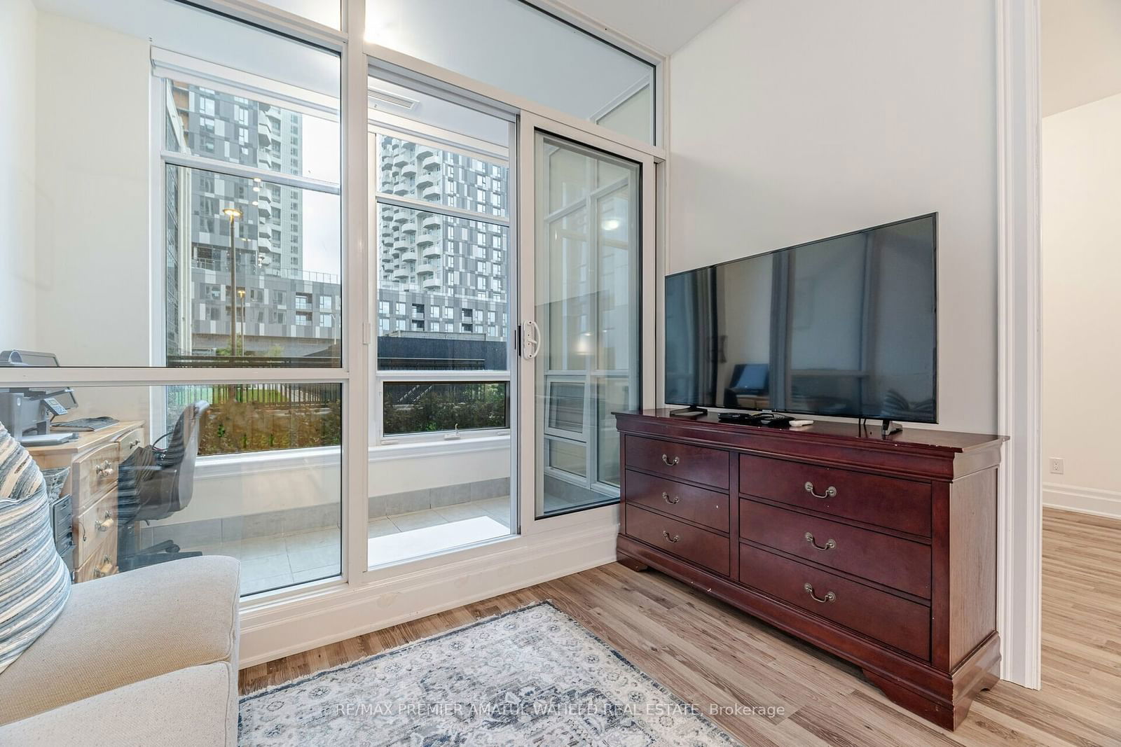 9085 Jane St, unit 101 for sale