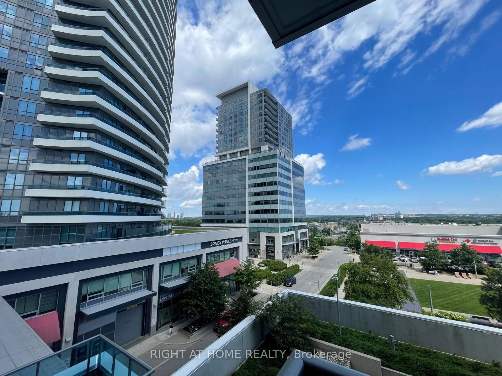 7165 Yonge St, unit 533 for rent