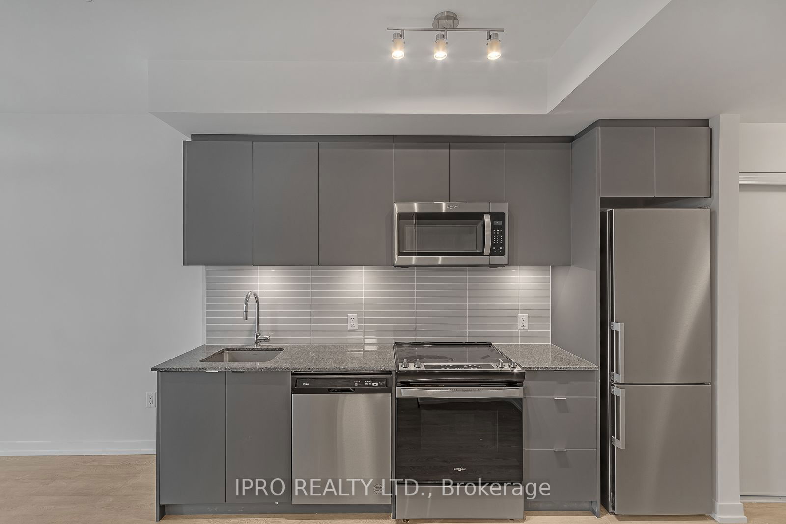 8868 YONGE St, unit 801E for rent