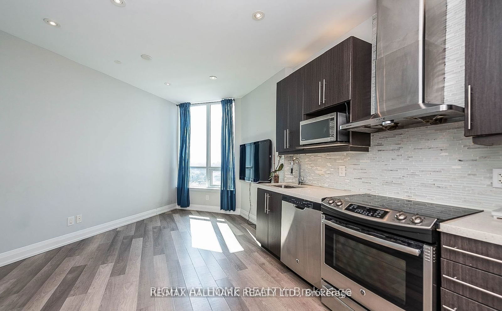 7171 Yonge St, unit 911 for rent