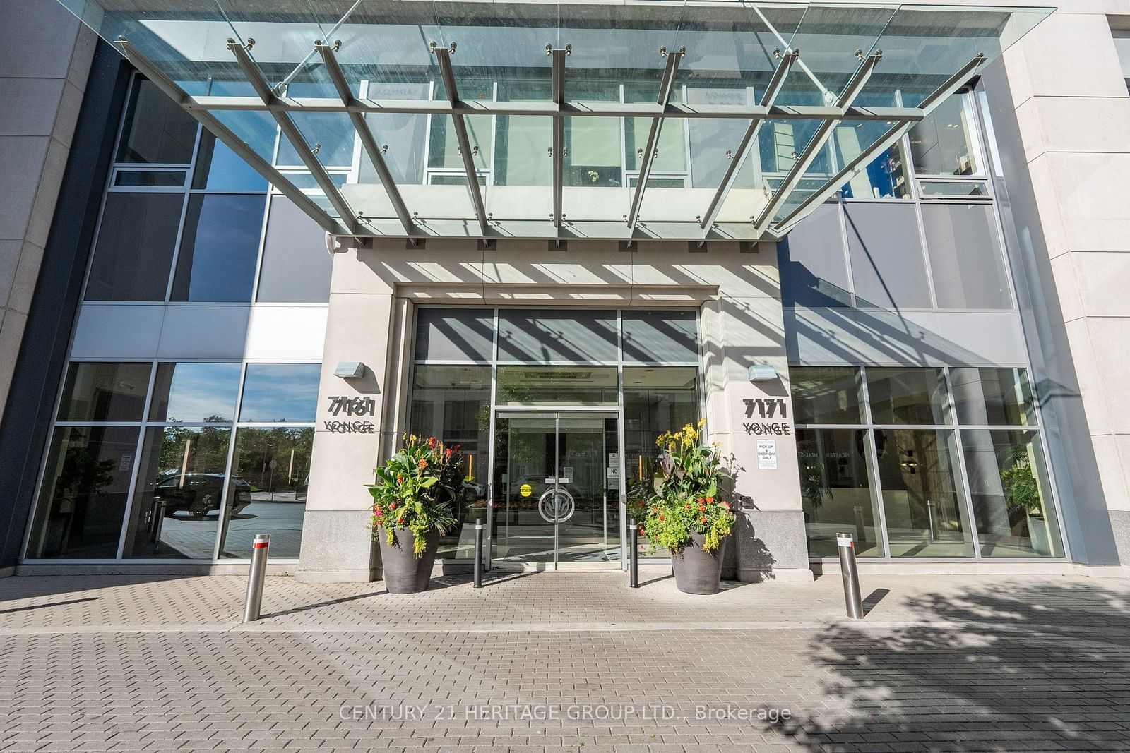 7171 Yonge St, unit 306 for sale