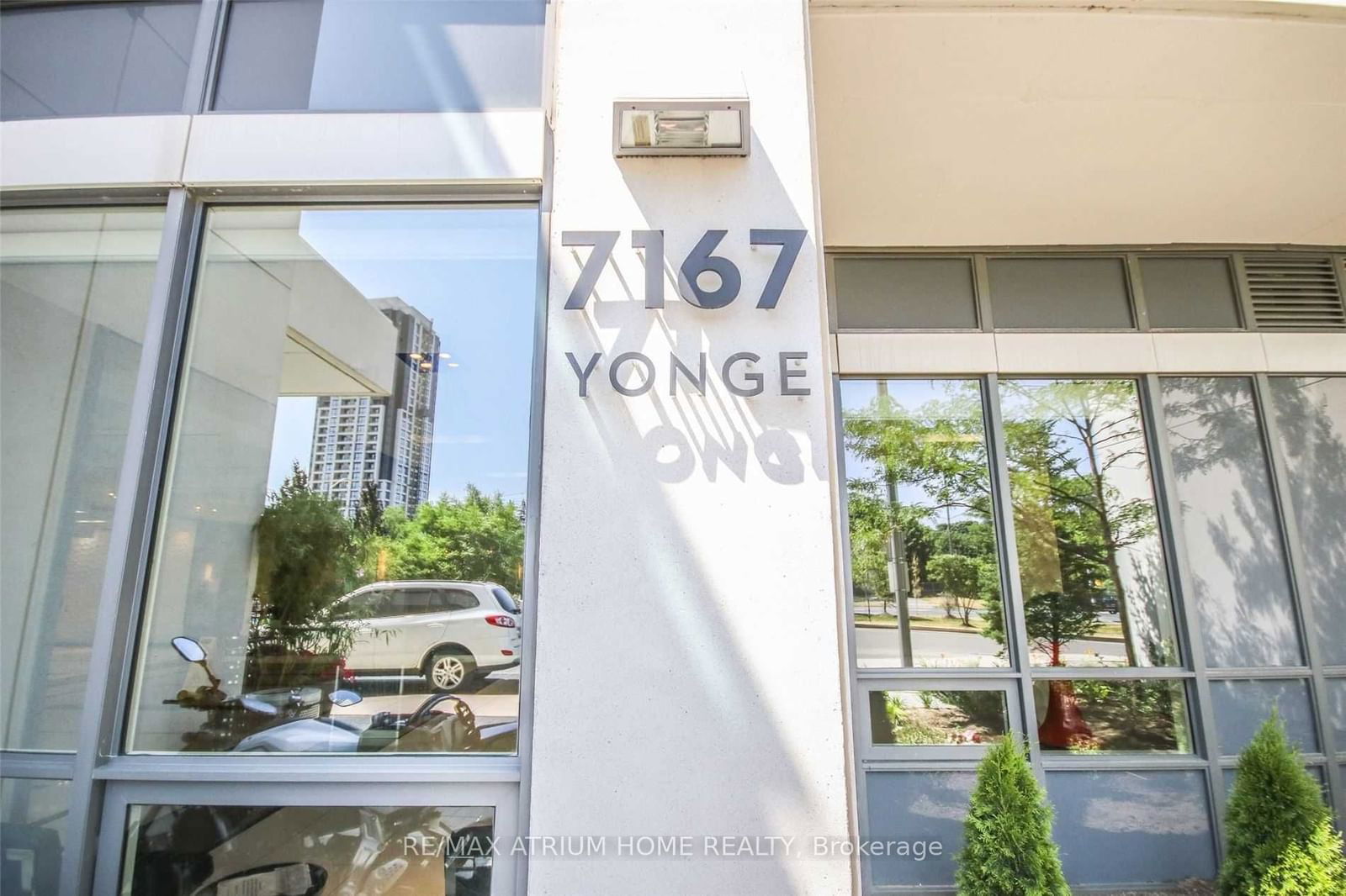 7167 Yonge St, unit 302 for rent