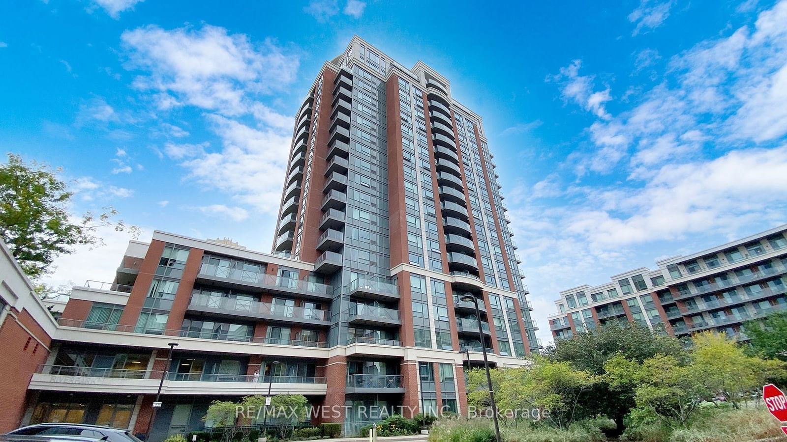 1 Uptown Dr, unit 303 for sale