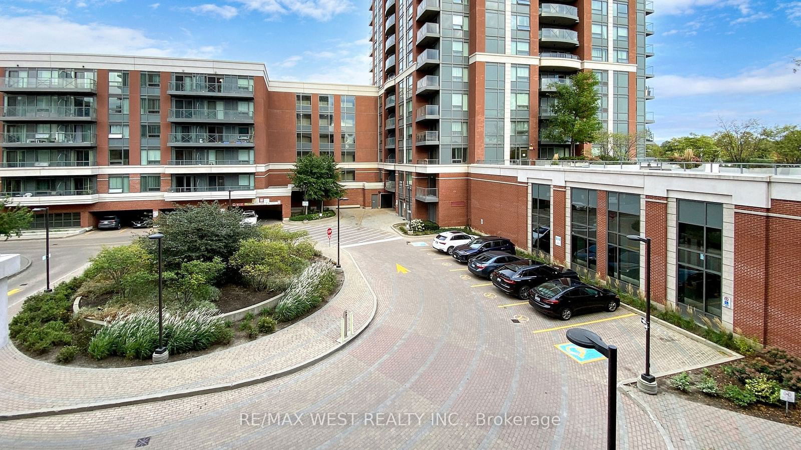 1 Uptown Dr, unit 303 for sale