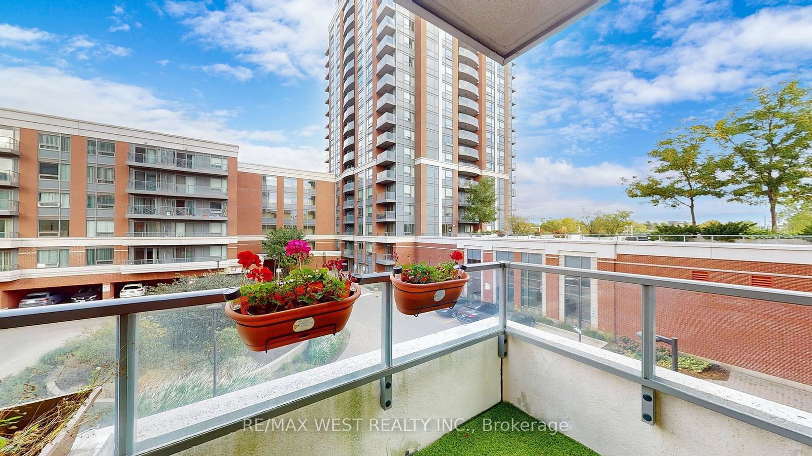 1 Uptown Dr, unit 303 for sale