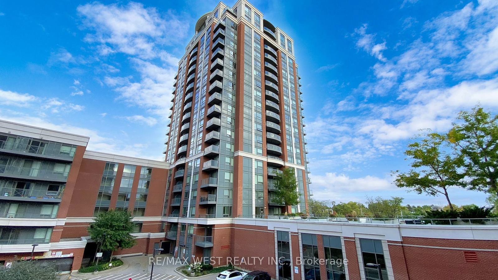 1 Uptown Dr, unit 303 for sale