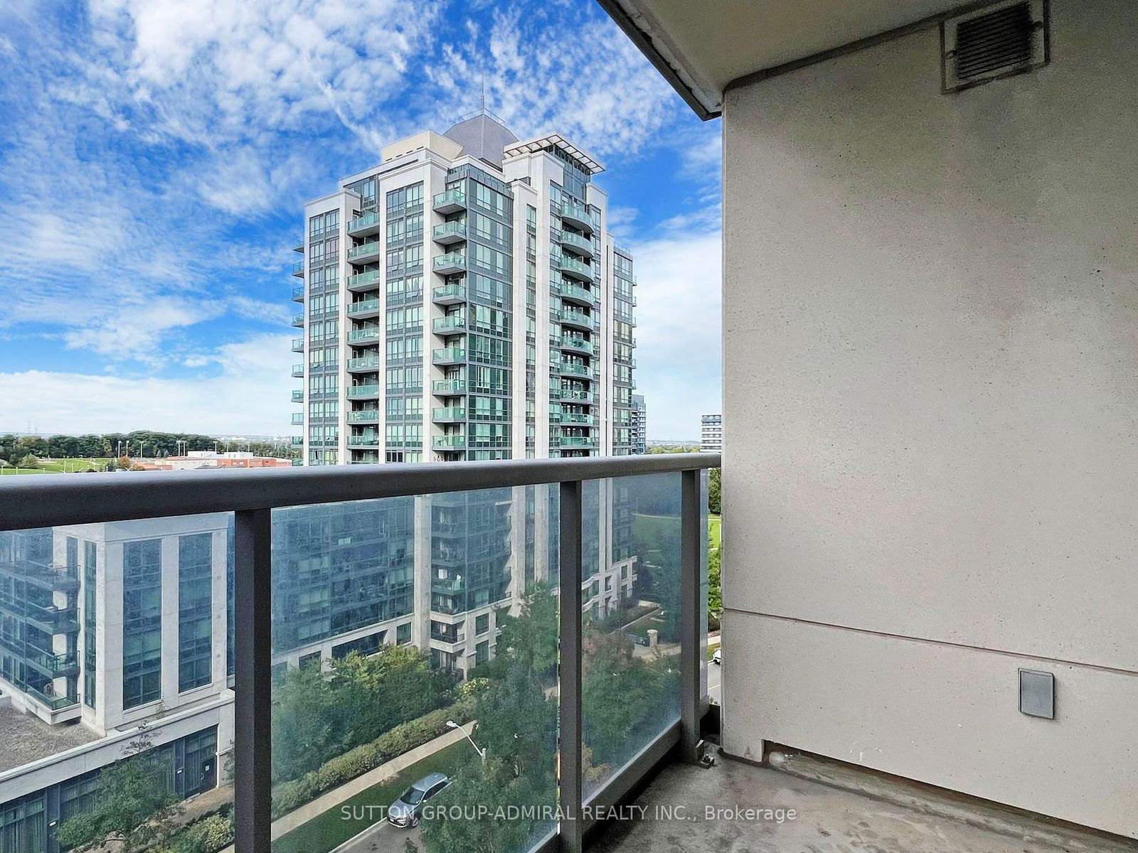 50 Disera Dr, unit 811 for sale