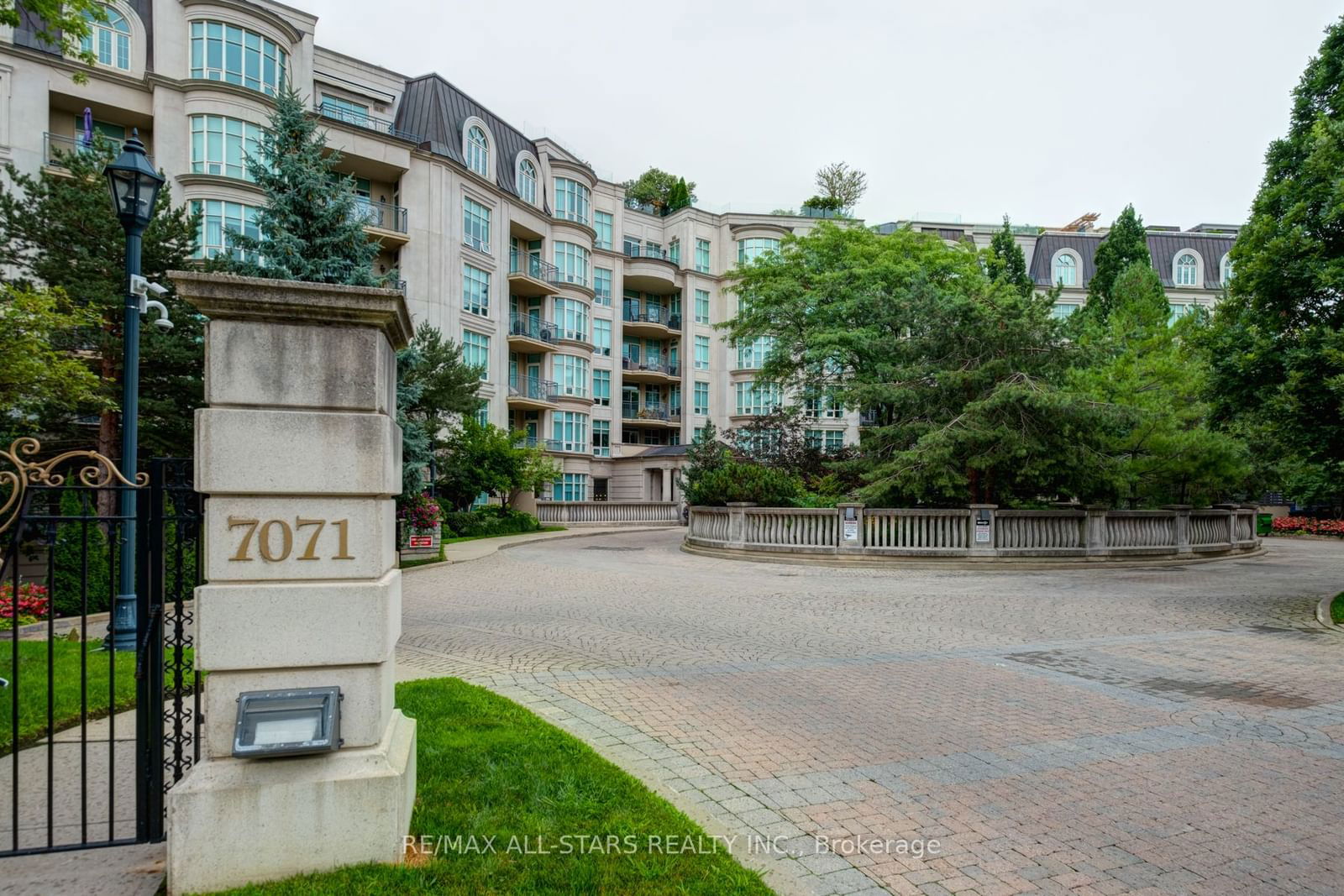 7071 Bayview Ave, unit 211 for rent