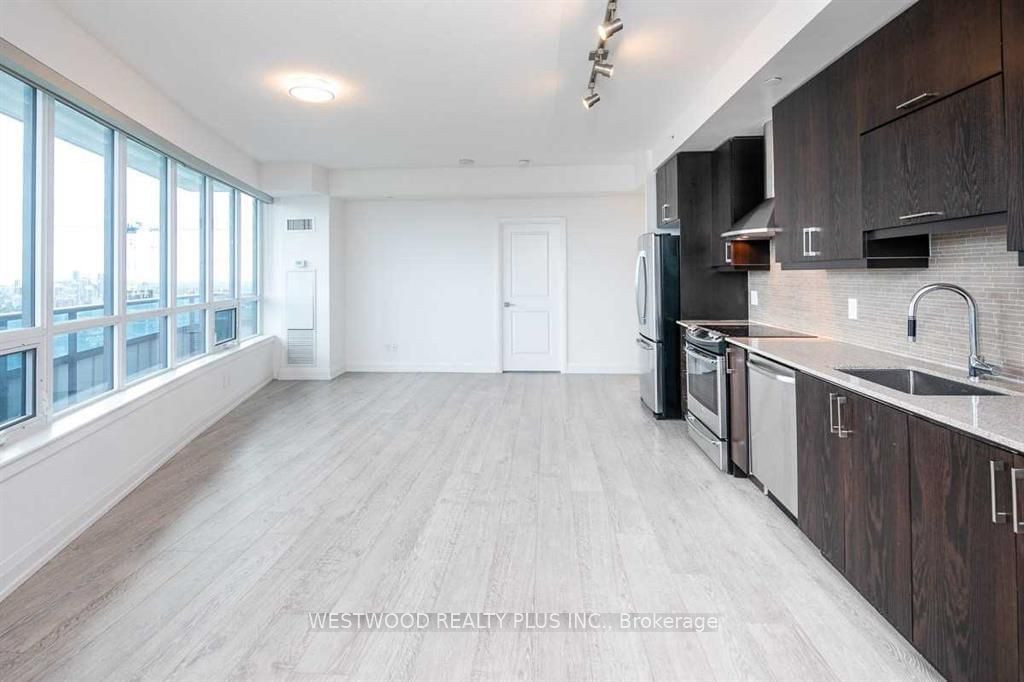 7161 Yonge St, unit Lph3-15 for rent