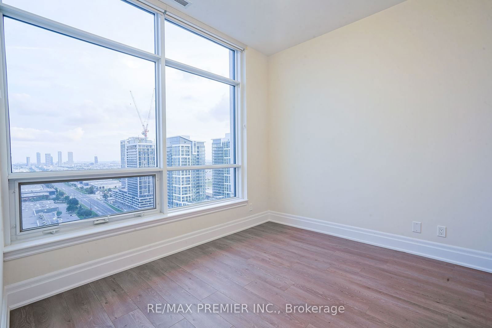 9075 Jane St, unit PH06 for rent