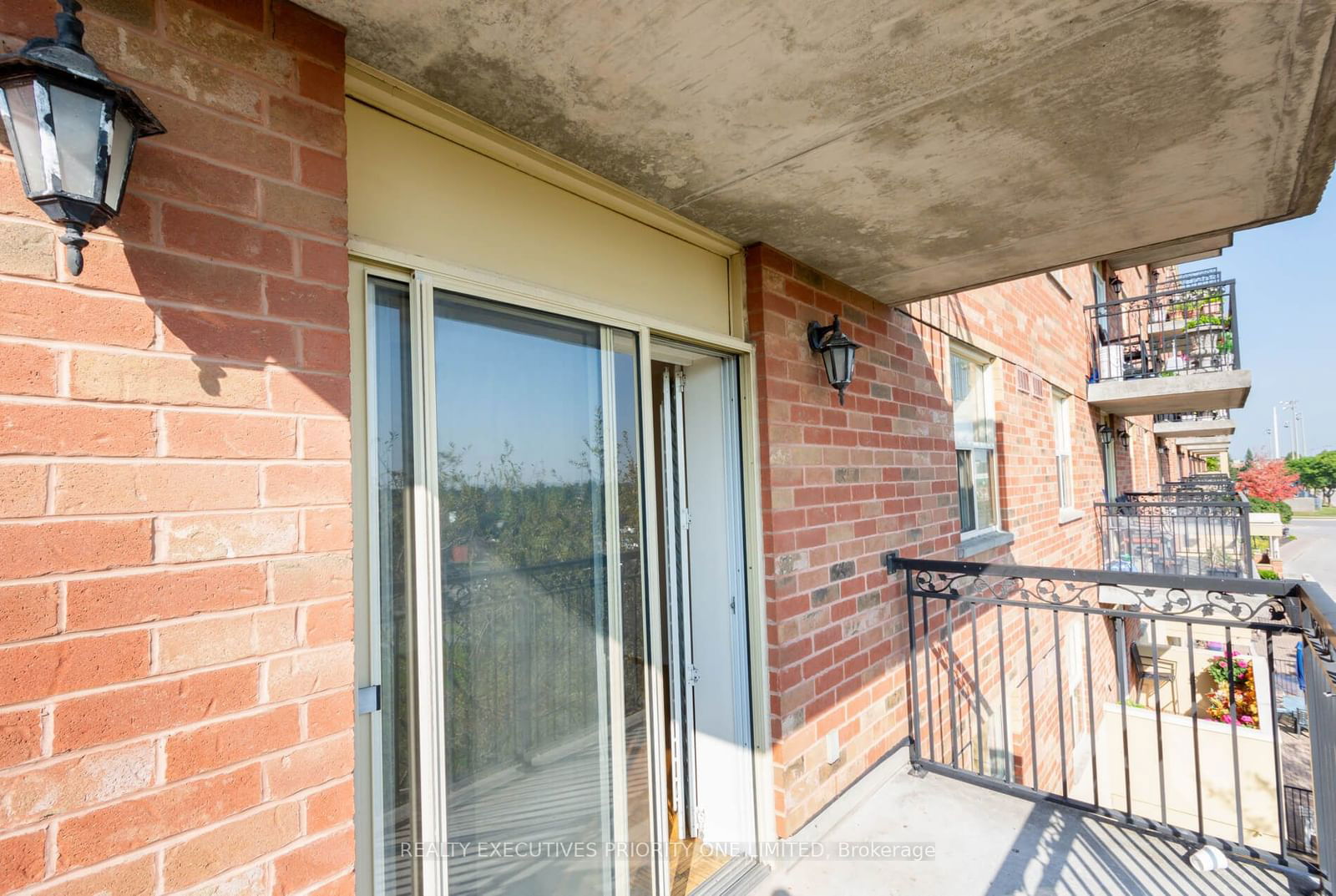 7373 Martingrove Rd, unit 321 for sale