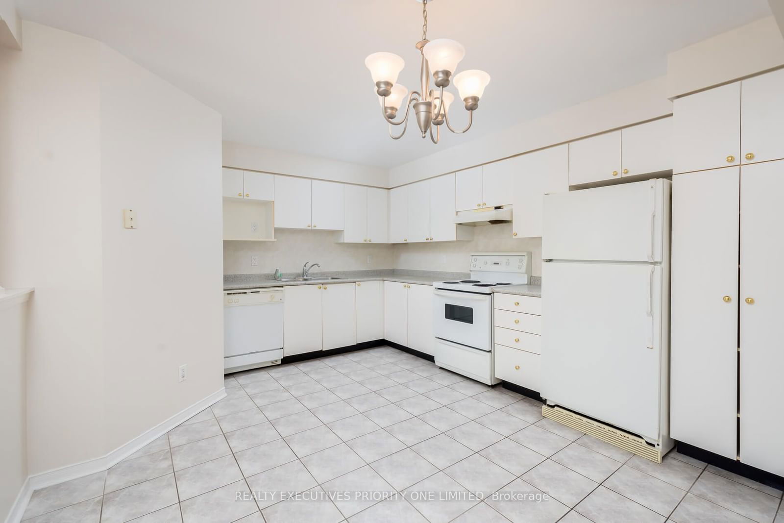 7373 Martingrove Rd, unit 321 for sale