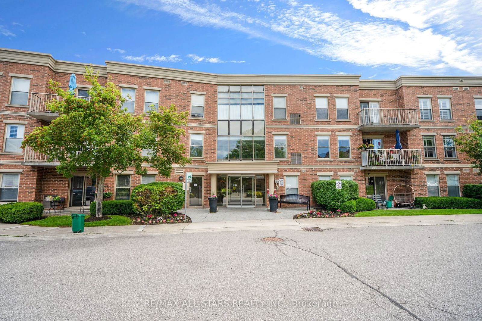 Bridgewater Condominium, Uxbridge, Toronto