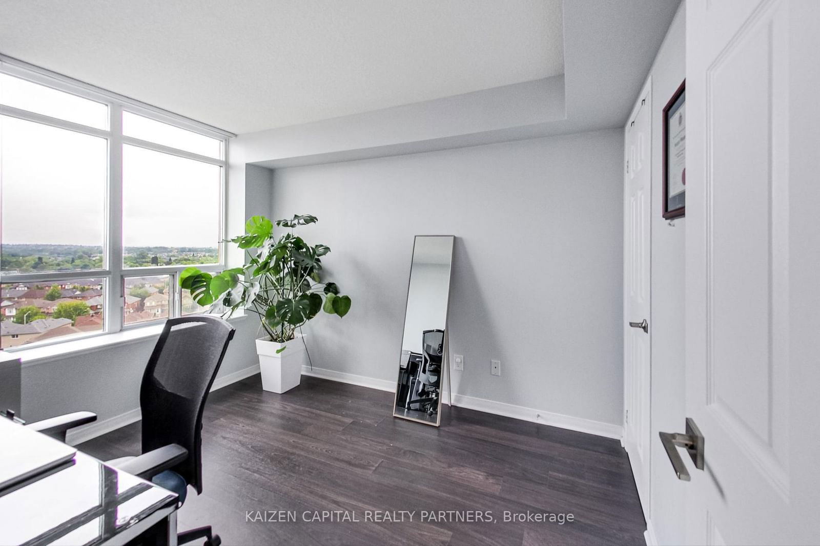 75 King William Cres, unit 1002 for sale