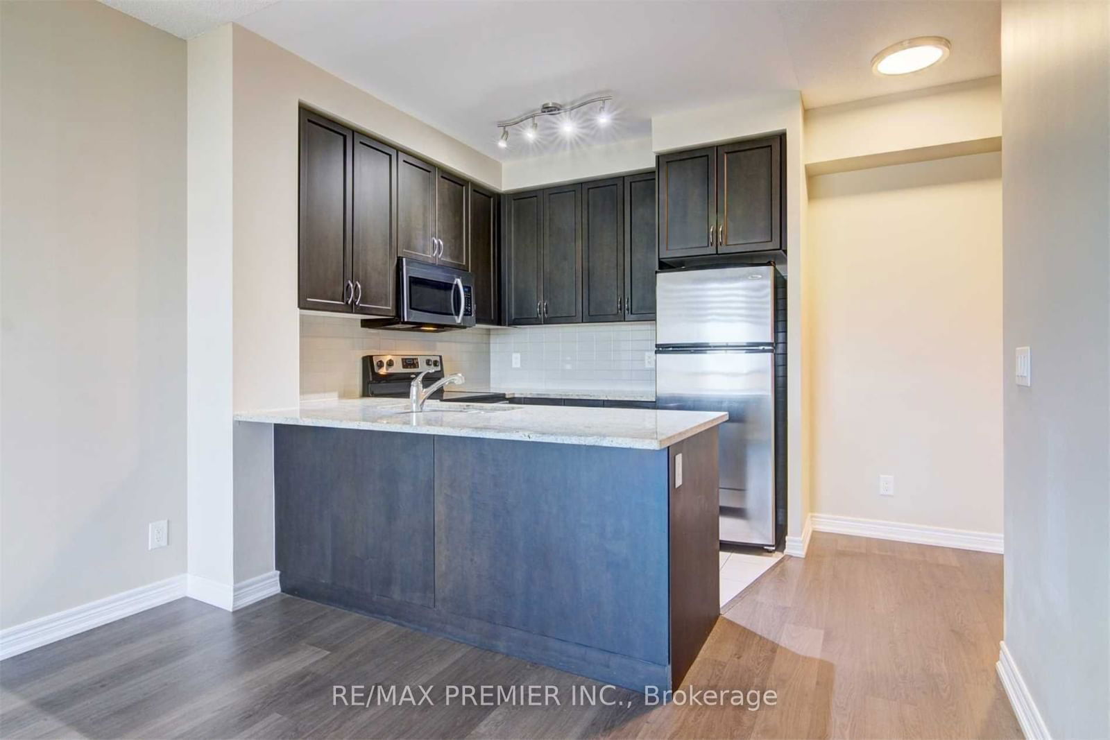 9245 Jane St, unit 1612 for rent